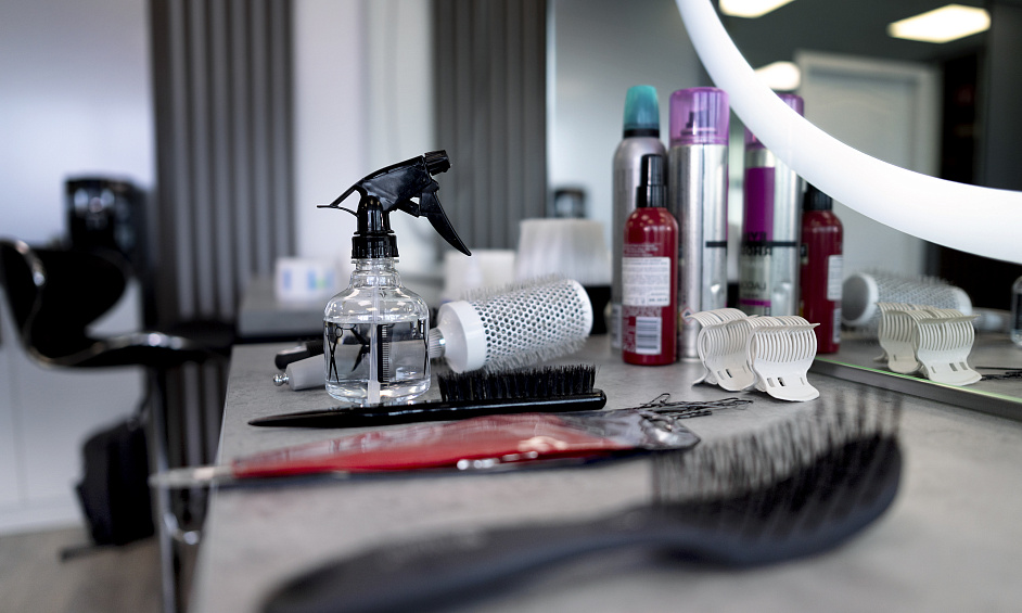 Stunning 20 Year Established High-end Hair & Beauty-salon For Sale 1