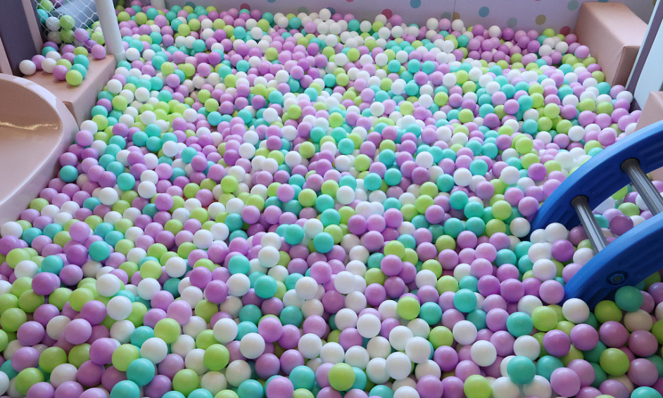 Children's soft play cafe for sale in Weybridge Surrey on High Street 1 Children's soft play cafe for sale in Weybridge Surrey on High Street 1
