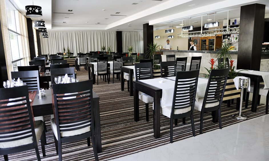 Fully Equipped Restaurant In Halifax Town Centre For Sale 1 Fully Equipped Restaurant In Halifax Town Centre For Sale 1