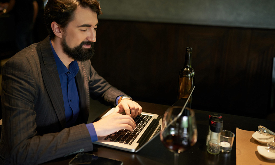 Take over a prime two-floor bar in Swansea with growth potential and training support 1