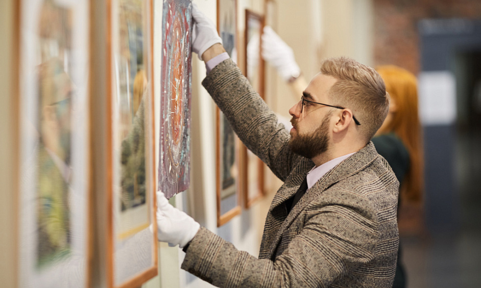 Art Gallery for Sale in Devon with Growth Potential and Established Clientele 1