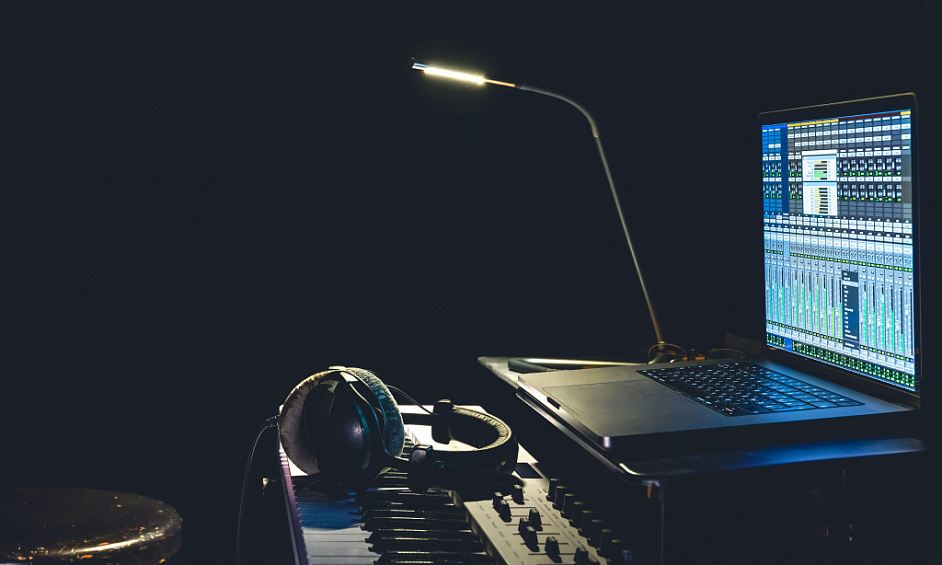 Music studio for rent in Ickenham London, fully fitted for recording and content creation. 1