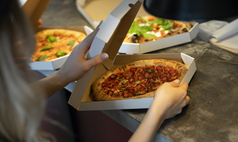 Well Equipped Pizza Takeaway In Shoreditch For Sale 1