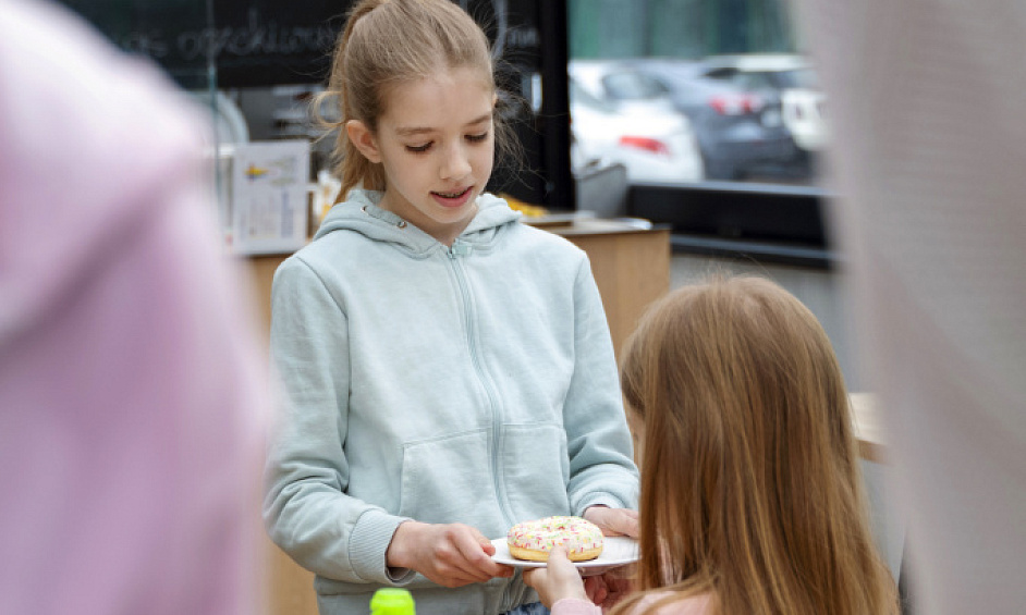 Super-coffee Shop & Kids-friendly Cafe-full A3 & Alcohol-licence(2300) For Sale 1