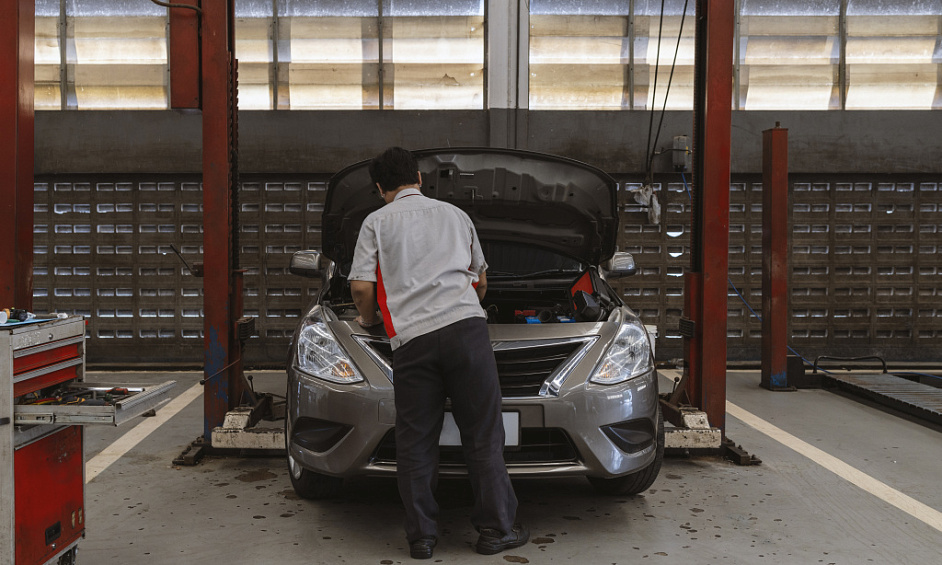 Prime London Garage for Sale - Established Car Specialist, Parking, Fully Fitted 1