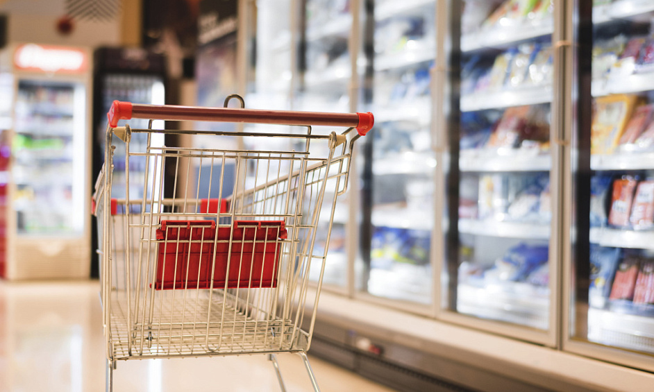 Convenience store for sale in Dundee with 6,500 sq ft and rear parking available 1