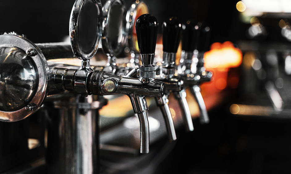 Canal Boat Pub for Sale on River Trent Near Newark Castle in Nottinghamshire 1
