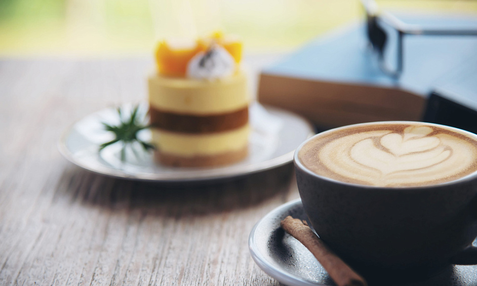Café for sale in Havering London after 15 years with A3 license and growth potential 1