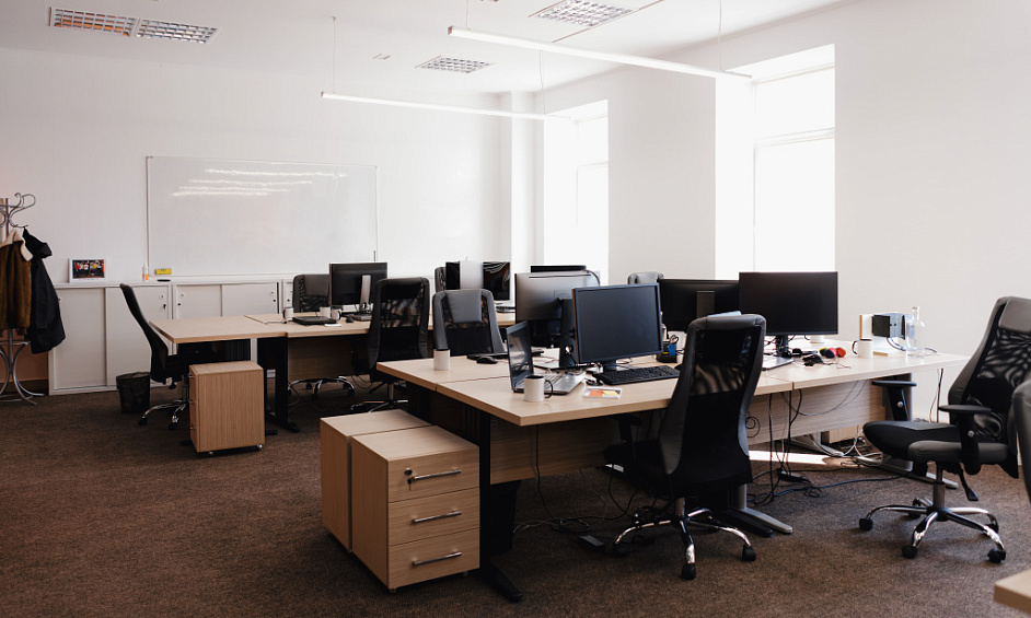 Modern office premises for sale in Newton Abbot near A38 with flexible layouts and parking 1