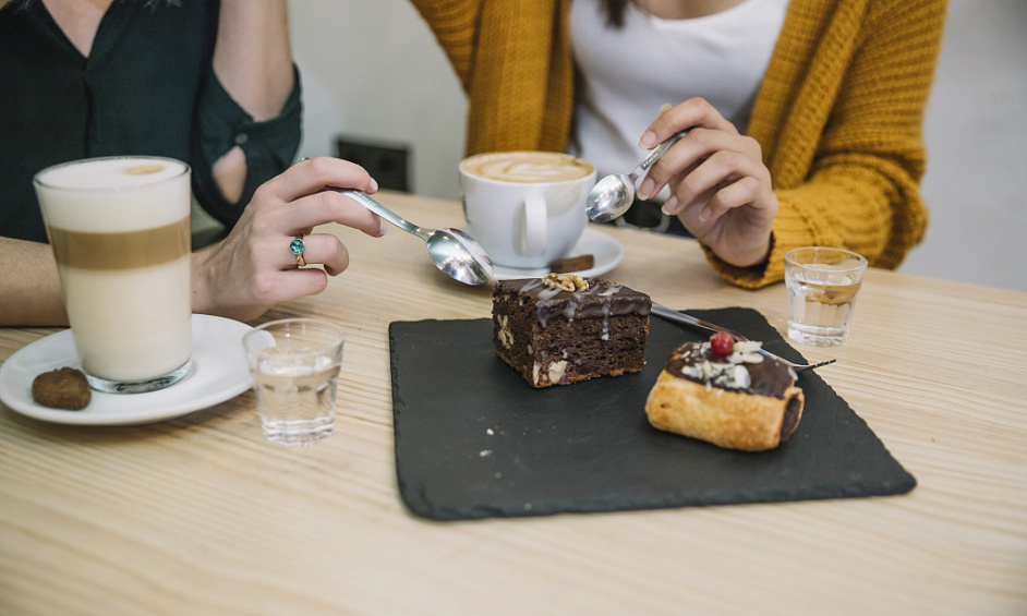 Cafe Snack Bar With Full On Licence In South London For Sale 1