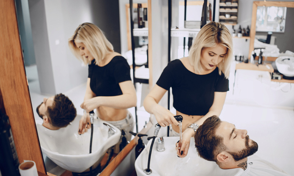 Unisex Hairdressing Salon with Beauty Rooms for Sale in City of London 1