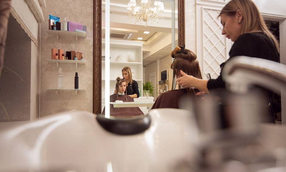 Profitable Beauty Salon, £33k Net Profit, Strong Team For Sale 1