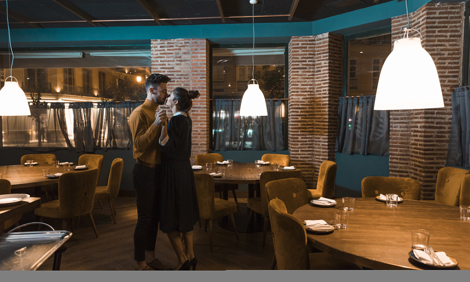 Licensed Restaurant & Full On License Plus Music Licence In Twickenham For Sale 1