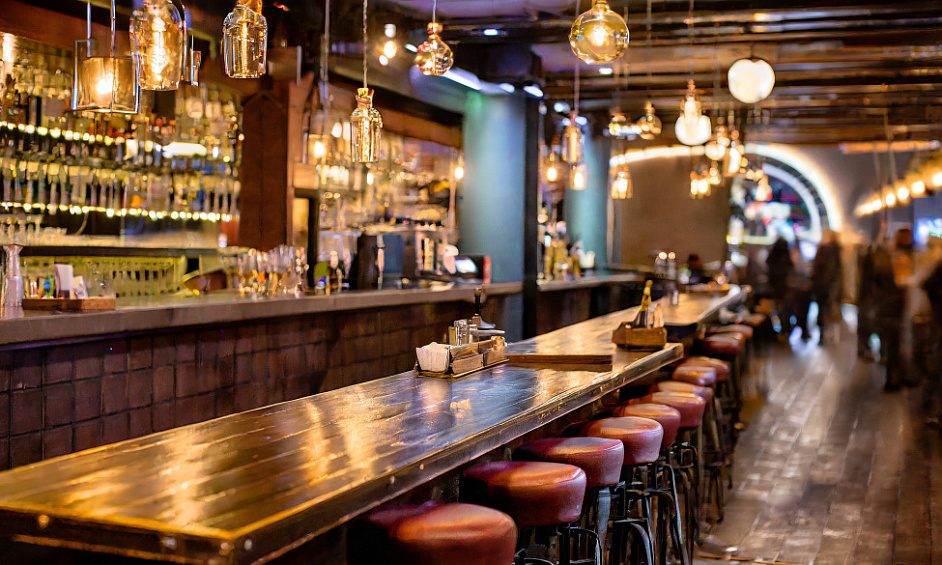 Fully fitted pub-bar-restaurant for sale in Chingford London, ready for new ownership. 1