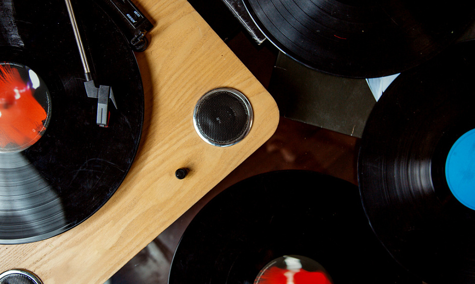 E-COMMERCE RETAILER OF VINYL RECORDS AND DJ EQUIPMENT 1