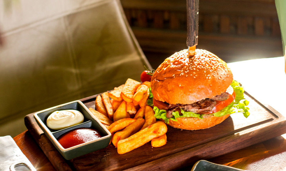 Premier Burger And Dessert Takeaway With Seating For 14 Customers In Greater London For Sale 1