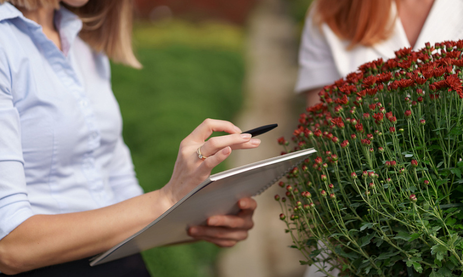 Landscaping business for sale in Chessington London with existing contracts and client relationships 1