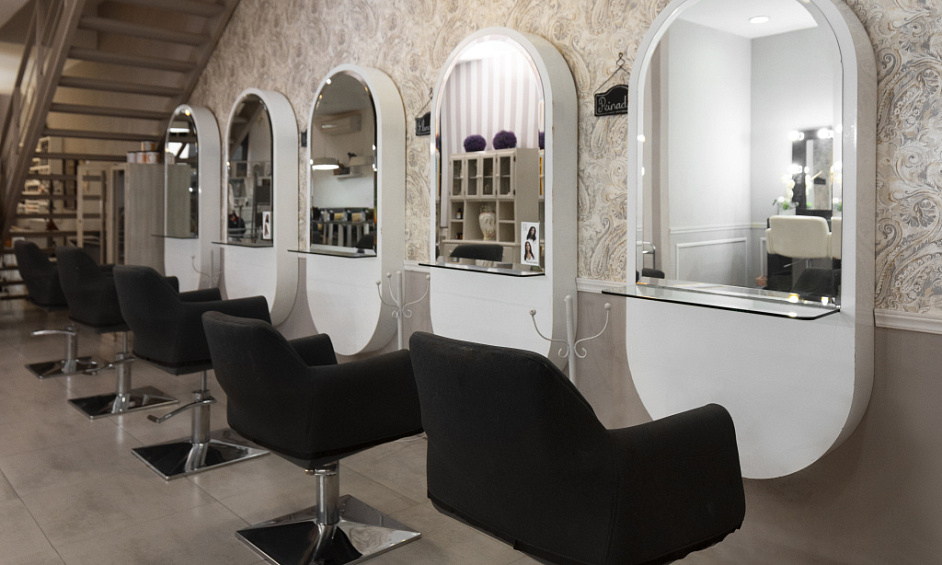 Hair Salon and Gift Store for Sale in Hackney, City of London – Wavi London and Gifts N Dat 1