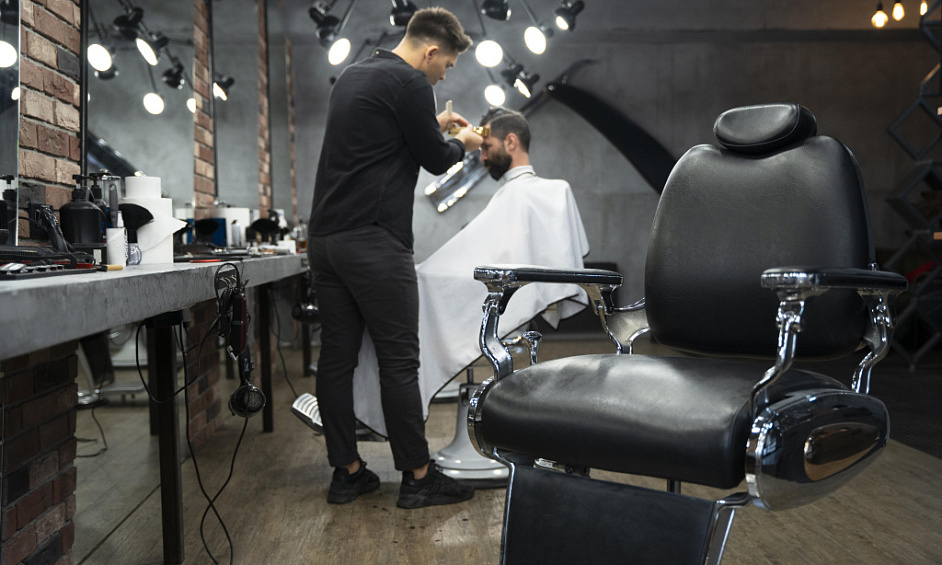 Prime Location Barber Shop with Secure Lease for Sale in Heart of City of London 1