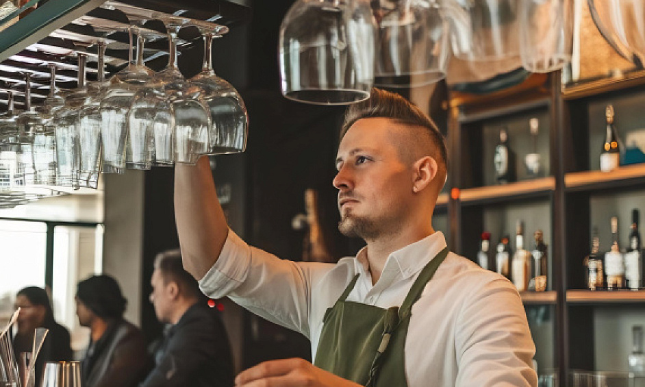 Fully Fitted Bar & Tapps Restaurant (not Open) In Greater London For Sale 1