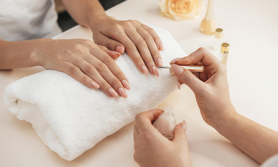 Hair and nail salon for sale in the City of London, established over 12 years. 1