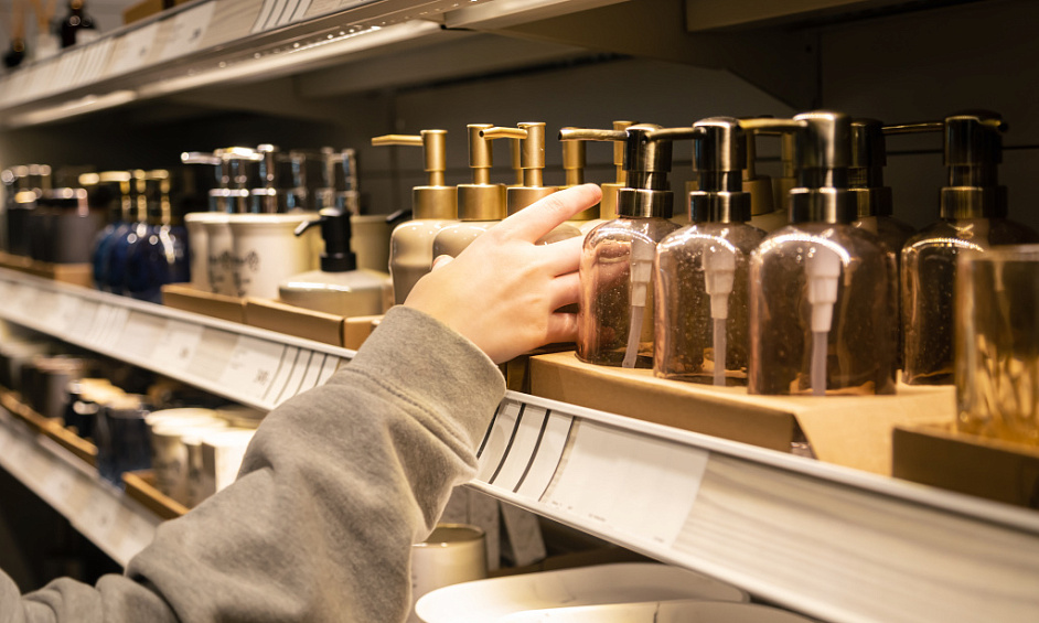 Arabic Perfume Kiosk for Sale in Edinburgh Shopping Centre 1