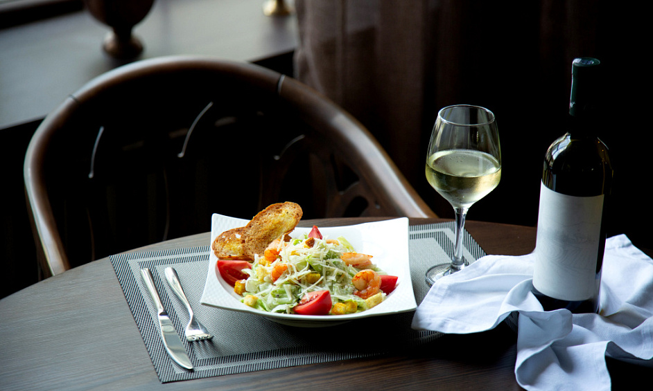 Fusion restaurant for sale in E1 London near Aldgate East with modern space and foot traffic. 1