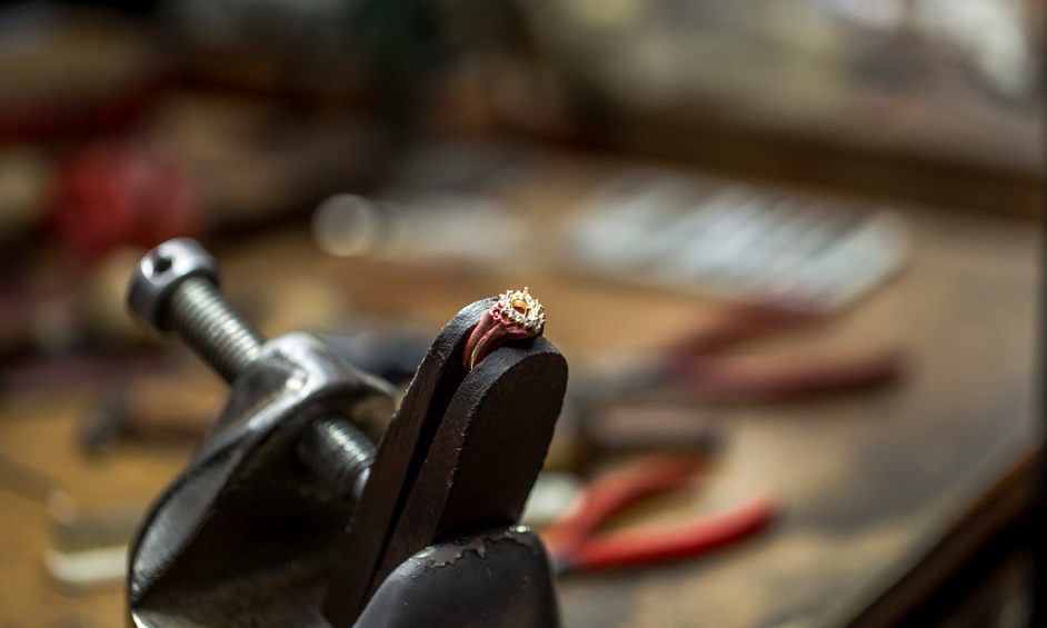 Jewellery shop and workshop Miss Crystal for sale in Sheffield city centre 1