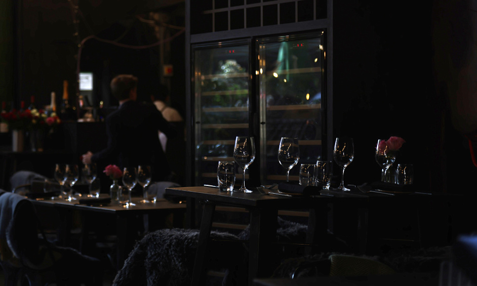 Restaurant and Bar for Sale in Old Town Edinburgh with Versatile Space for Events and Dining 1