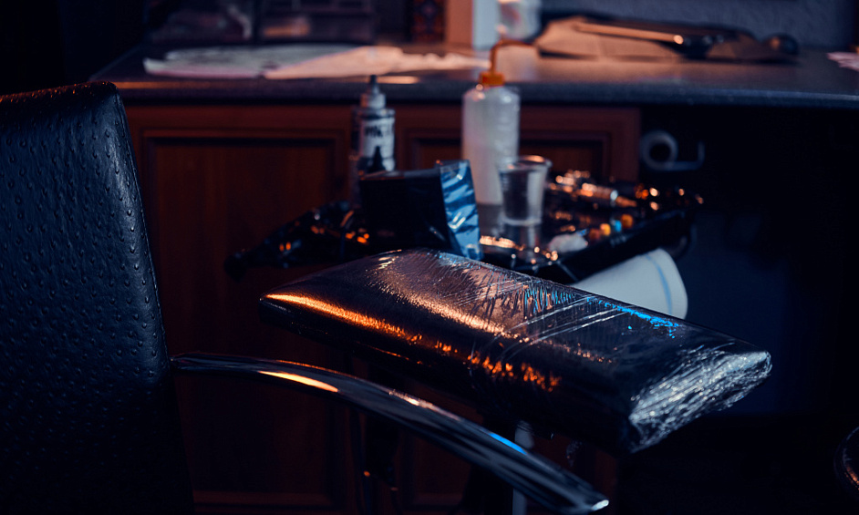 Tattoo shop for sale in Hanwell, London with space for 4-5 artists 1