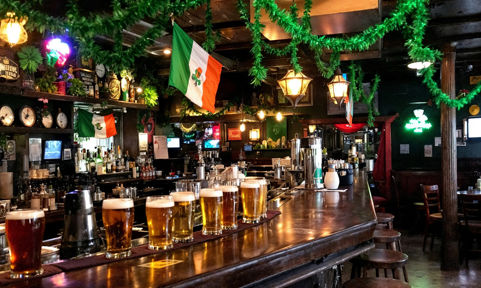 Coastal pub with development plot for 3-bedroom house in Fishguard Pembrokeshire 1